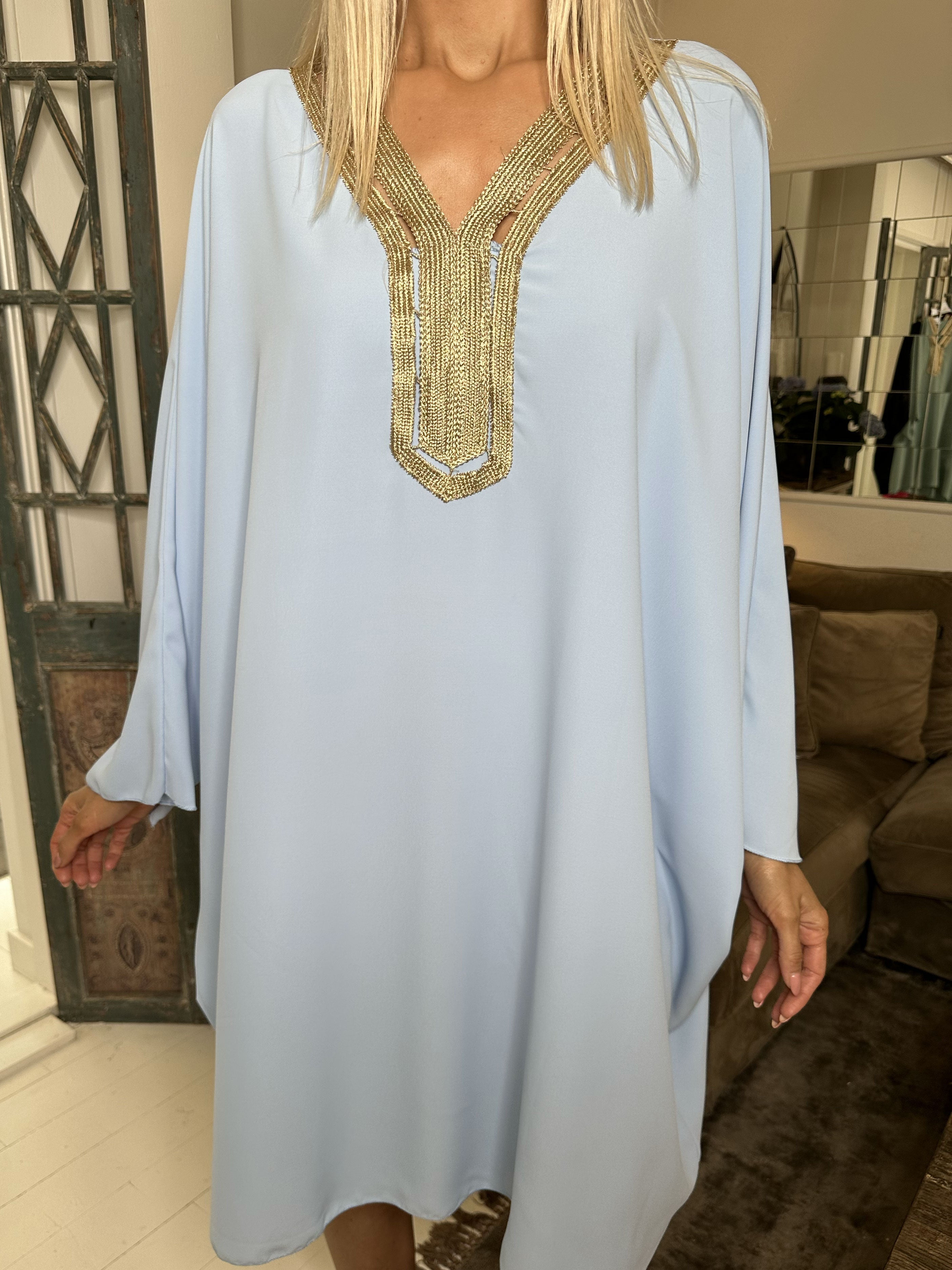 Viola - Tunika med gyllene halsringning